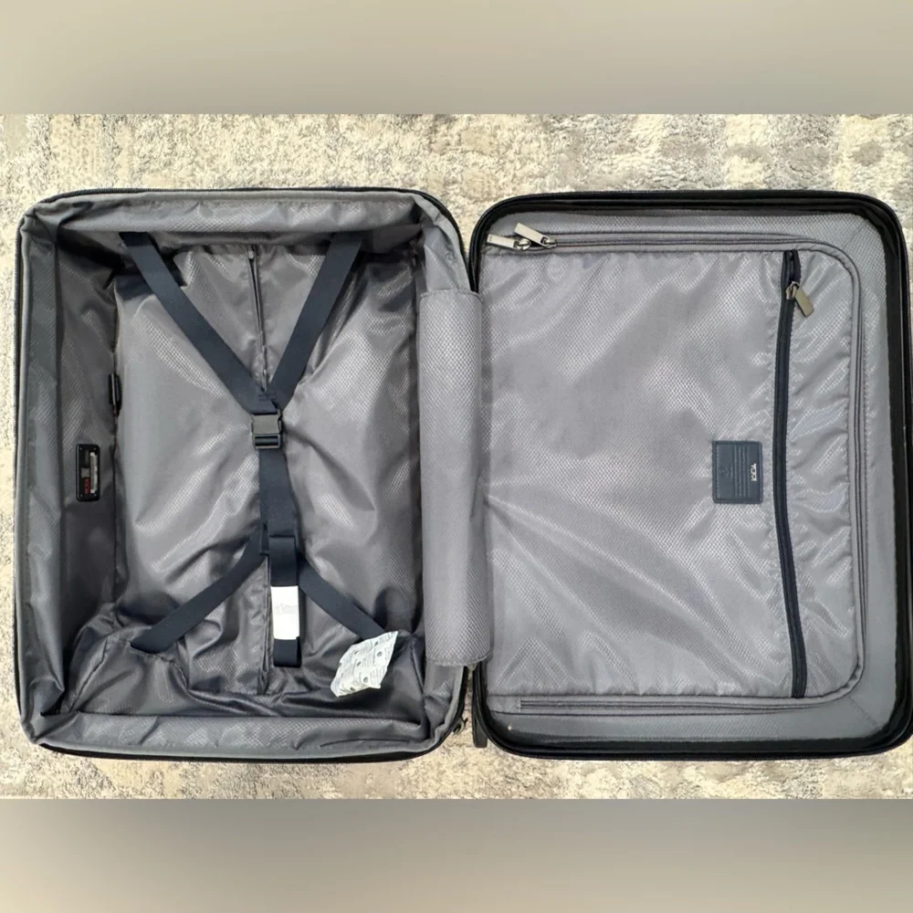 TUMI 19 DEGREE Continental Expandable 4 Wheeled Carry-On Blue